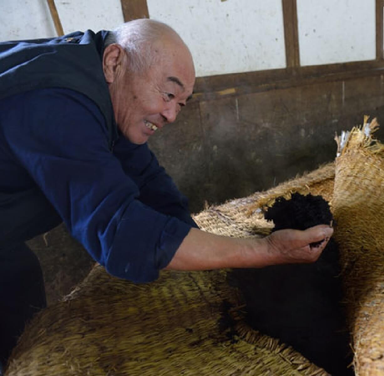 Holder of National Intangible Cultural Assets in technical craft 19th generation artisan Indigo master: Akihito Satō